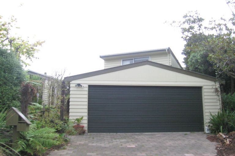 Photo of property in 9 Mahoe Street, Tawa, Wellington, 5028
