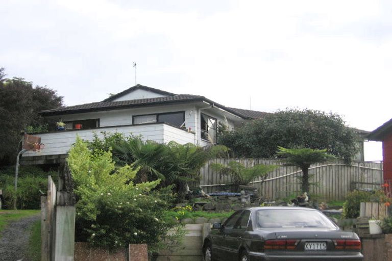 Photo of property in 6 Lowell Place, Massey, Auckland, 0614