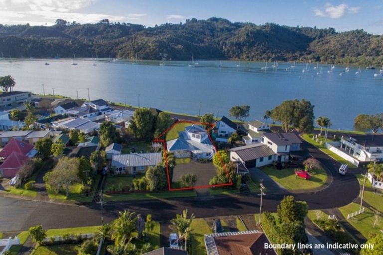 Photo of property in 16 Hamilton Crescent, Whitianga, 3510