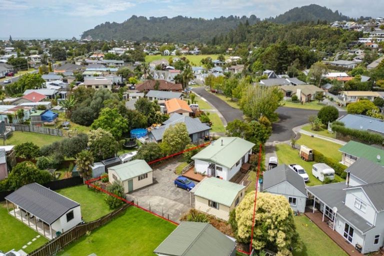 Photo of property in 106 Waverley Place, Whangamata, 3620