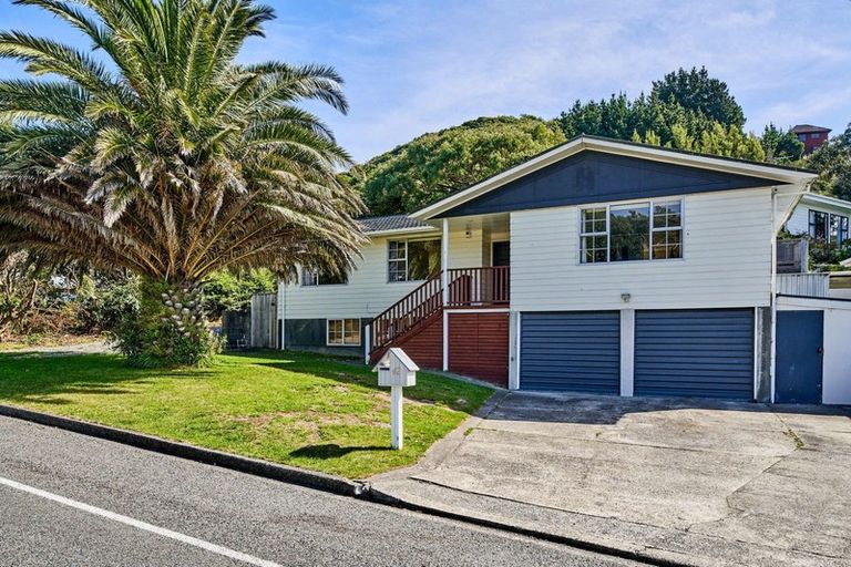 Photo of property in 42 Spinnaker Drive, Whitby, Porirua, 5024