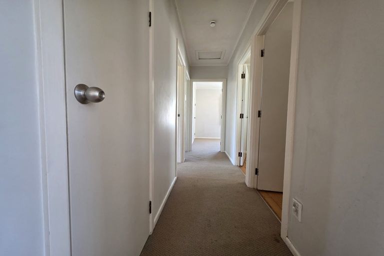 Photo of property in 1 Ward Crescent, Te Atatu Peninsula, Auckland, 0610