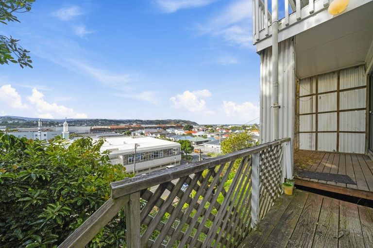 Photo of property in 10 Queens Drive, Kilbirnie, Wellington, 6022