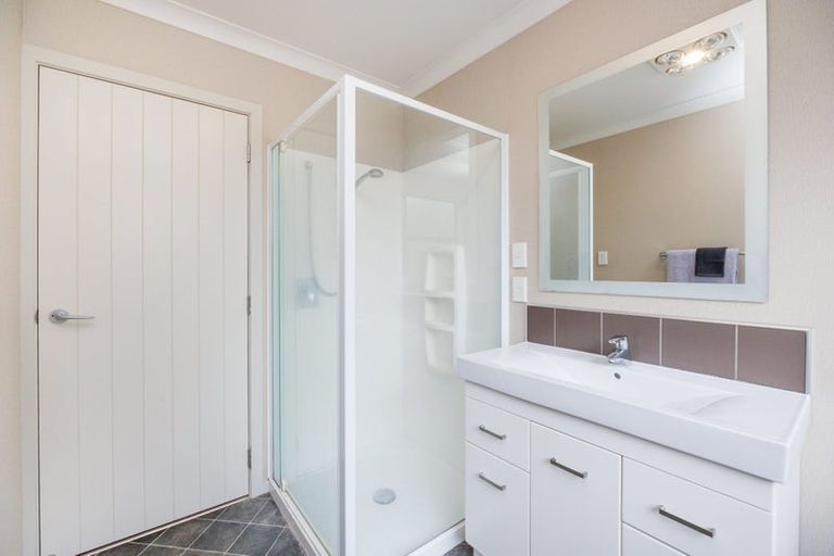 Photo of property in 35 Rosalie Terrace, Kelvin Grove, Palmerston North, 4414