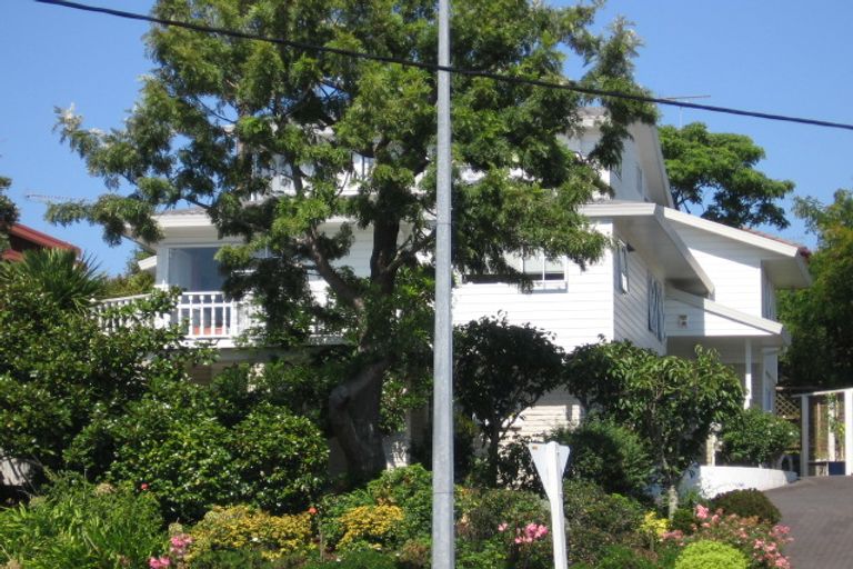 Photo of property in 2/356 Beach Road, Mairangi Bay, Auckland, 0630