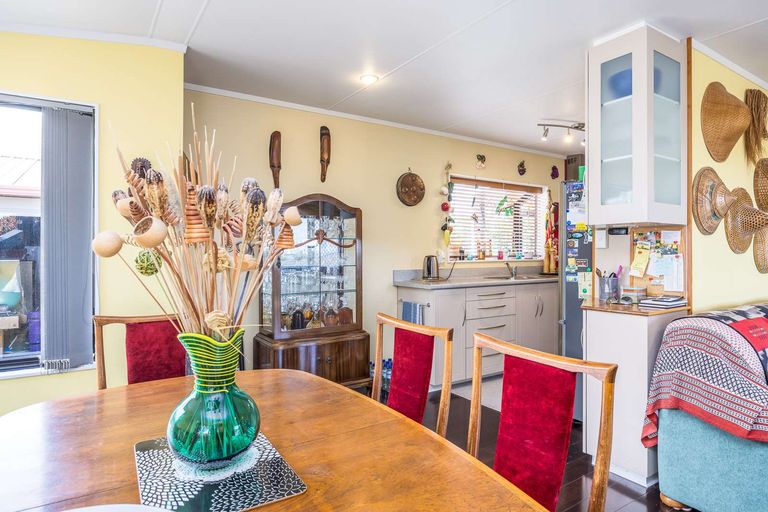 Photo of property in 32 Wai Iti Place, Clendon Park, Auckland, 2103