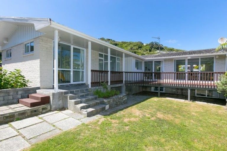 Photo of property in 5 Woodhouse Avenue, Karori, Wellington, 6012