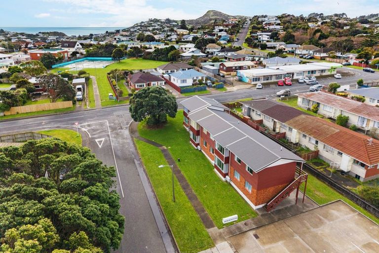Photo of property in 1 Mana Avenue, Titahi Bay, Porirua, 5022
