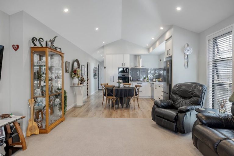 Photo of property in 31 Crown Street, Papamoa, 3118