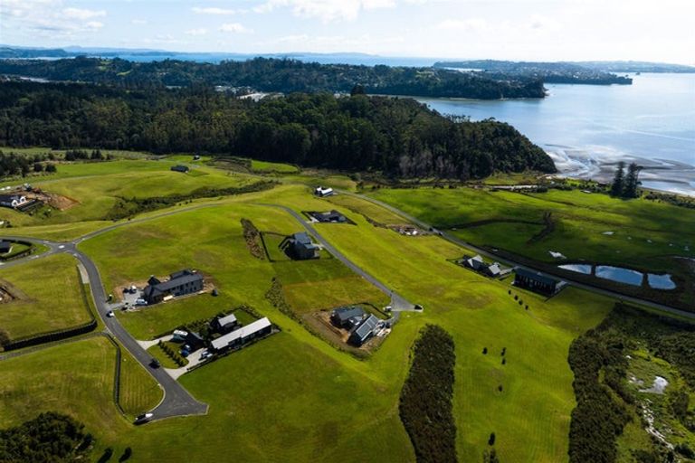 Photo of property in 28 Hurihuri Road, Okura Bush, Silverdale, 0794