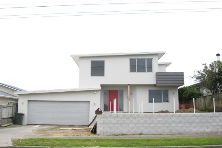 Photo of property in 16 Record Street, Fitzroy, New Plymouth, 4312