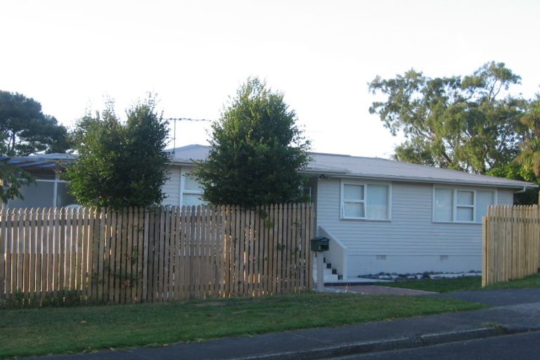 Photo of property in 2/1 Bruce Road, Glenfield, Auckland, 0629