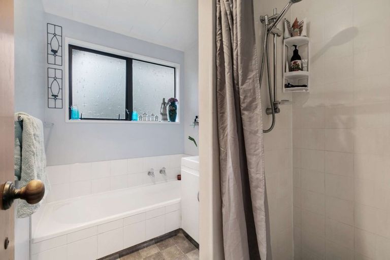 Photo of property in 57 Welcome Bay Road, Welcome Bay, Tauranga, 3112