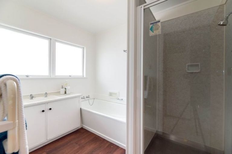 Photo of property in 2/120 Titirangi Road, New Lynn, Auckland, 0600