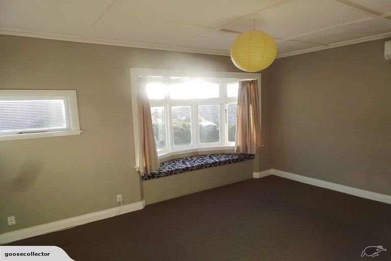 Photo of property in 90 Maupuia Road, Maupuia, Wellington, 6022