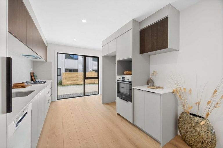 Photo of property in 58c Fitzherbert Avenue, West Harbour, Auckland, 0618