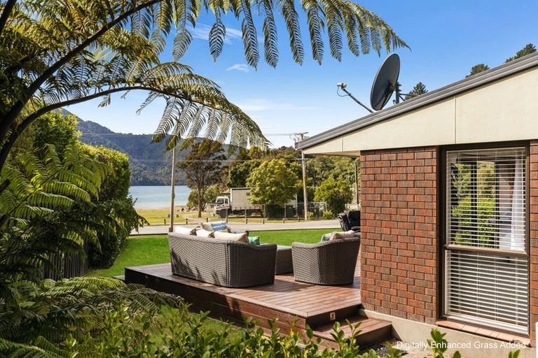 Photo of property in 1992 Queen Charlotte Drive, Momorangi Bay, Picton, 7281