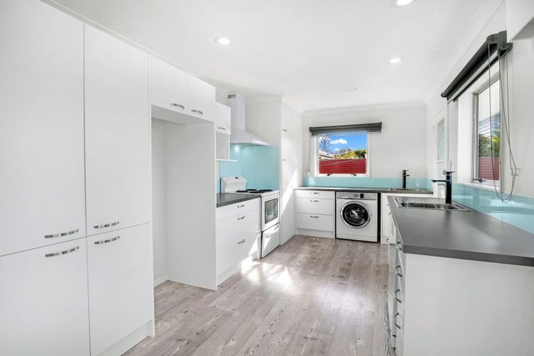 Photo of property in 10 Hollows Crescent, Takaro, Palmerston North, 4412