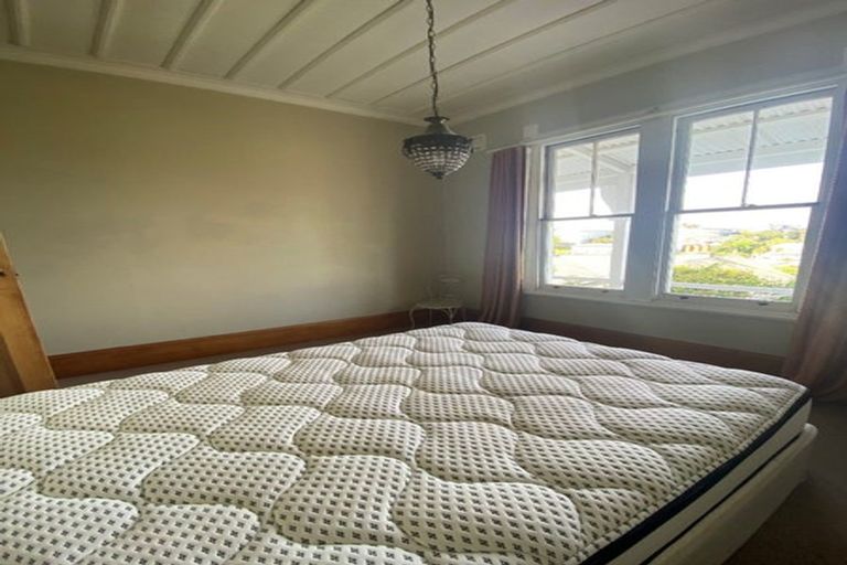 Photo of property in 16 Sealy Road, Bluff Hill, Napier, 4110