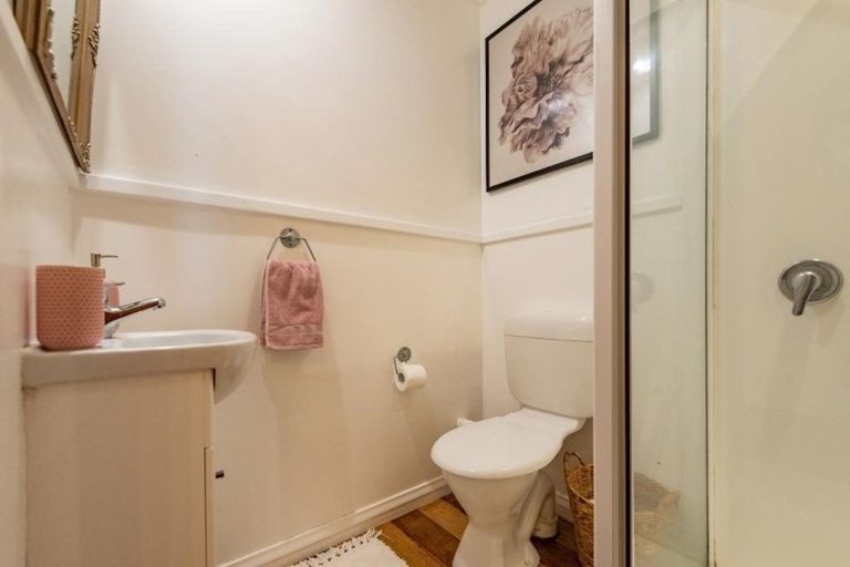 Photo of property in 28 Whites Line West, Woburn, Lower Hutt, 5010