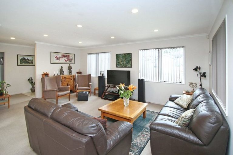 Photo of property in 81 Farnborough Drive, Grandview Heights, Hamilton, 3200