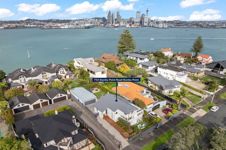 Photo of property in 75a Stanley Point Road, Stanley Point, Auckland, 0624