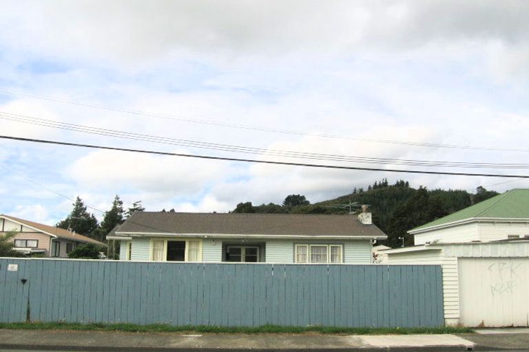 Photo of property in 3 Montgomery Crescent, Clouston Park, Upper Hutt, 5018