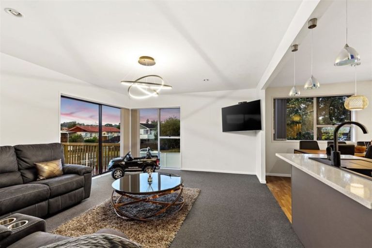 Photo of property in 49 Larissa Avenue, Henderson, Auckland, 0610