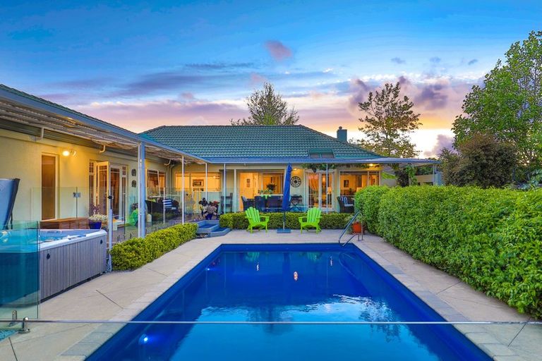 Photo of property in 11 Kimberly Grove, Greenhithe, Auckland, 0632