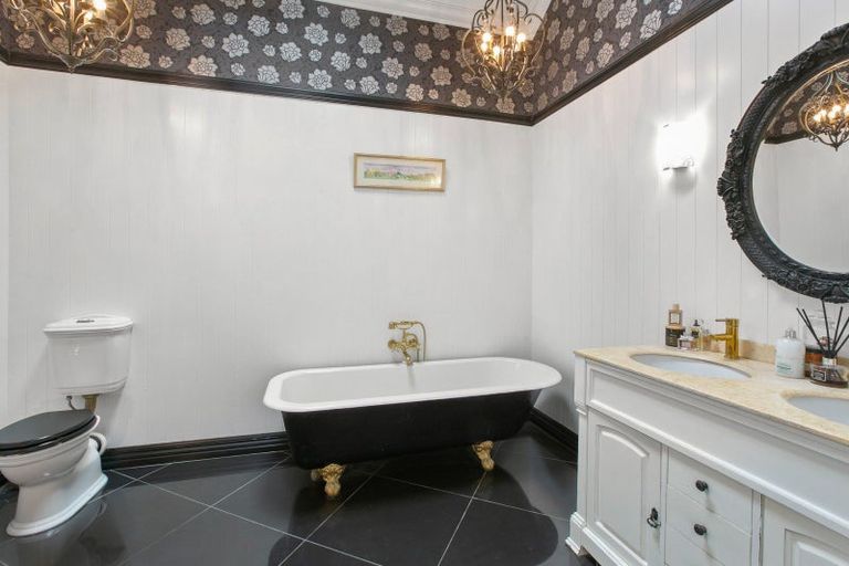 Photo of property in 24a Bracken Street, New Plymouth, 4310