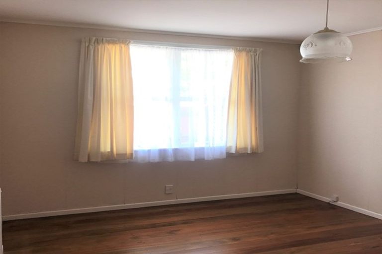 Photo of property in 1a Saulbrey Grove, Woburn, Lower Hutt, 5010