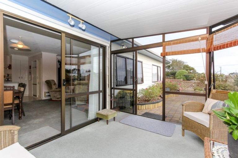 Photo of property in 68 Waiwaka Terrace, Strandon, New Plymouth, 4312