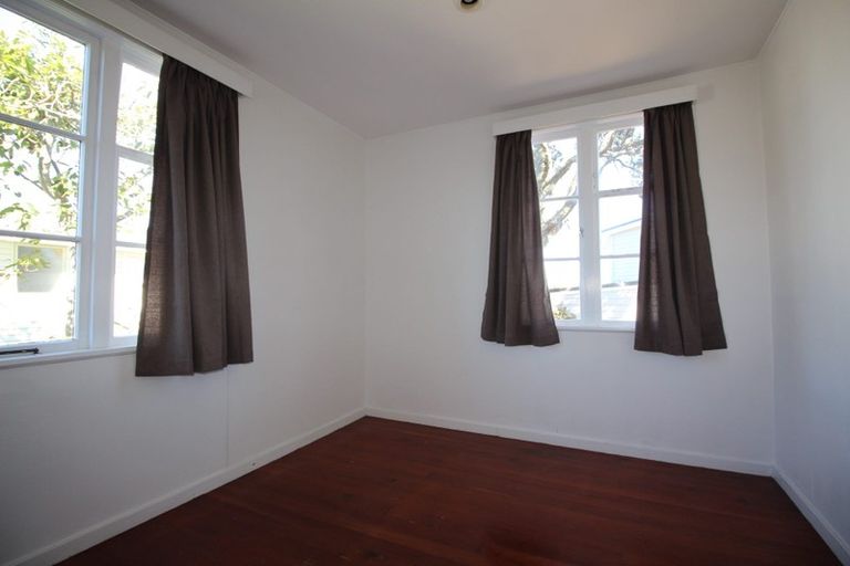 Photo of property in 6a Onewa Road, Northcote Point, Auckland, 0627