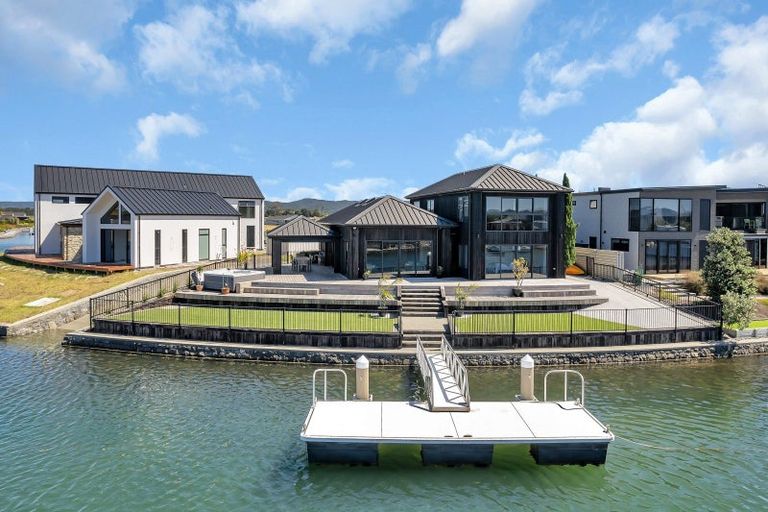 Photo of property in 25 Waitemata Drive, One Tree Point, 0118