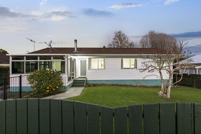 Photo of property in 2c Youngs Road, Papakura, 2110