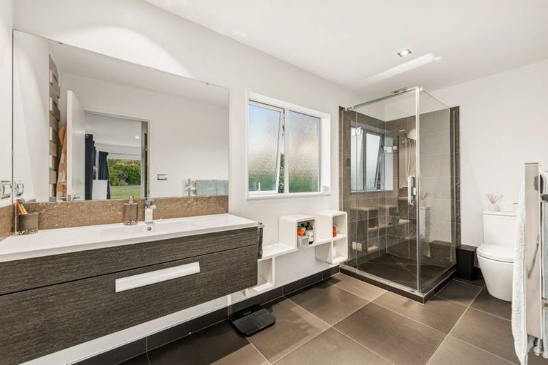 Photo of property in 1 Ngaire Close, Wainui, Silverdale, 0994