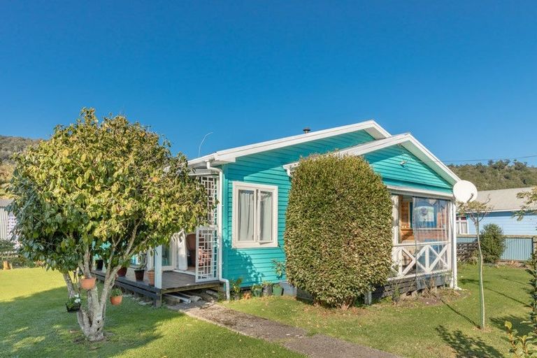 Photo of property in 2 Curtis Street, Hector, 7822