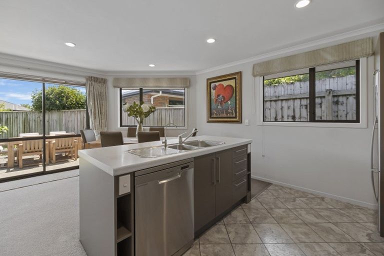 Photo of property in 9a Wilton Street, Westown, New Plymouth, 4310