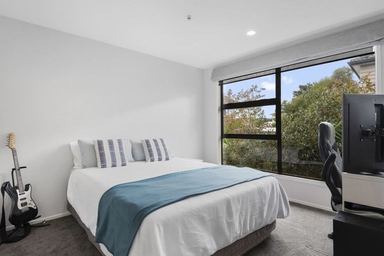 Photo of property in 216 Greenhithe Road, Greenhithe, Auckland, 0632