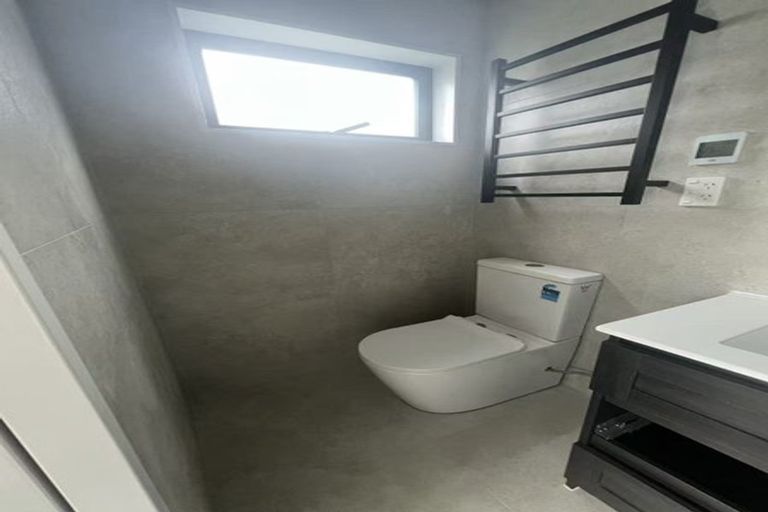 Photo of property in 9 Aralia Road, Sunnynook, Auckland, 0620