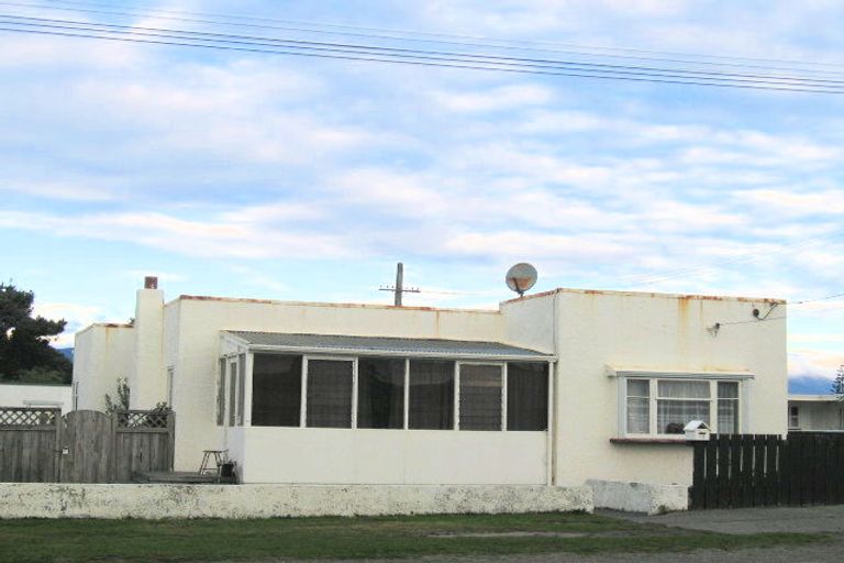 Photo of property in 64 Moana Street, Otaki Beach, Otaki, 5512