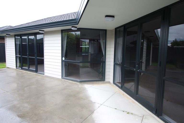 Photo of property in 17 Cleveland Heights, Kelvin Grove, Palmerston North, 4414