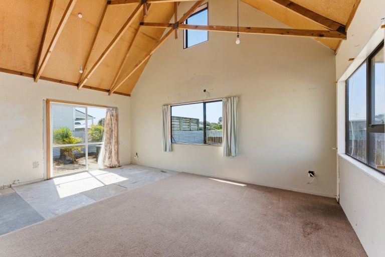 Photo of property in 15 Waitai Street, Castlecliff, Whanganui, 4501