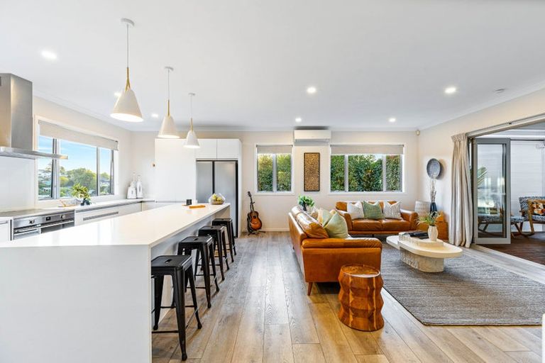 Photo of property in 6 Andre Rise, Stanmore Bay, Whangaparaoa, 0932