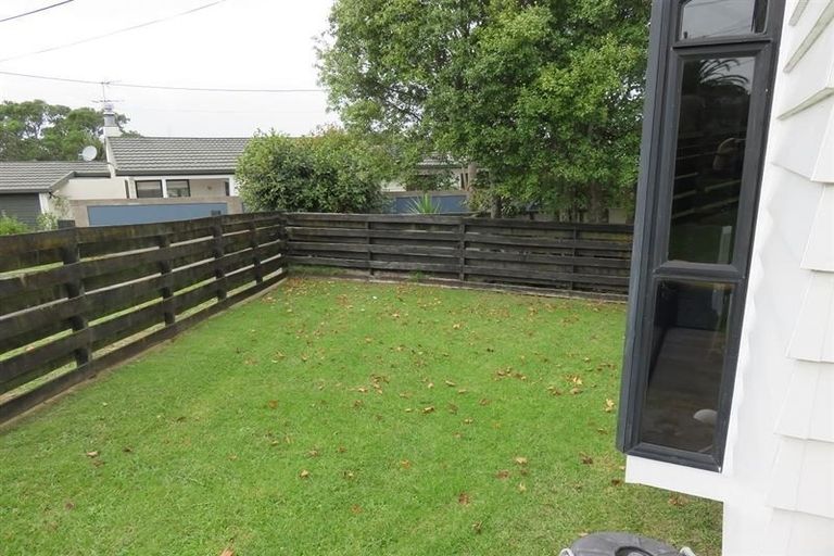 Photo of property in 1/39 Jaemont Avenue, Te Atatu South, Auckland, 0610