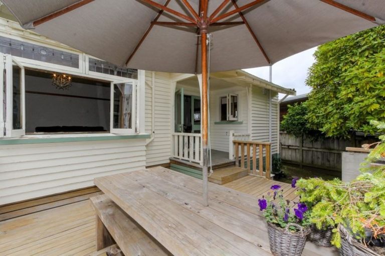 Photo of property in 5 Holsworthy Road, Lower Vogeltown, New Plymouth, 4310