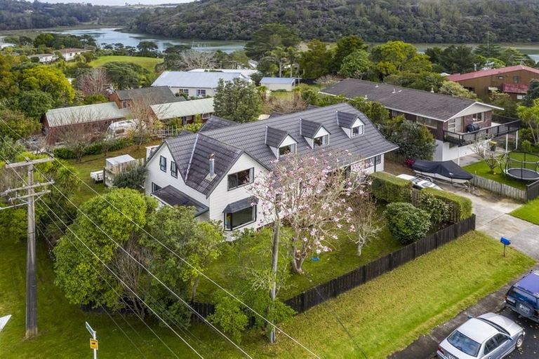 Photo of property in 1 Gails Drive, Okura, Auckland, 0792