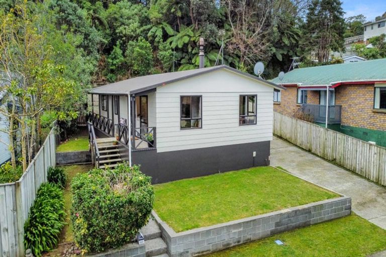 Photo of property in 105 Poplar Grove, Whalers Gate, New Plymouth, 4310