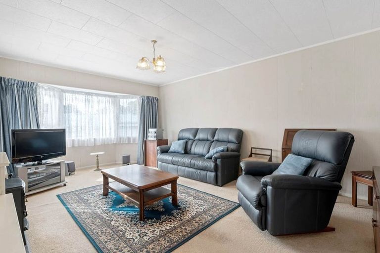 Photo of property in 24 Santiago Crescent, Unsworth Heights, Auckland, 0632