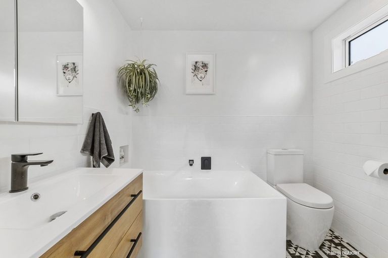 Photo of property in 10 Tarawera Road, Johnsonville, Wellington, 6037